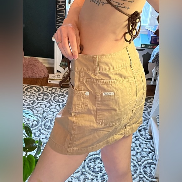 Vintage y2k GUESS tan denim mini skirt ✨ W25 - Picture 3 of 4